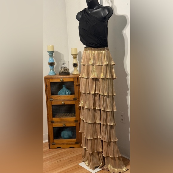 💃🏽IEENA for MAC DUGGAL Tiered One Shoulder Gown. Color:Gold/Black. Size: 12 - Picture 5 of 10